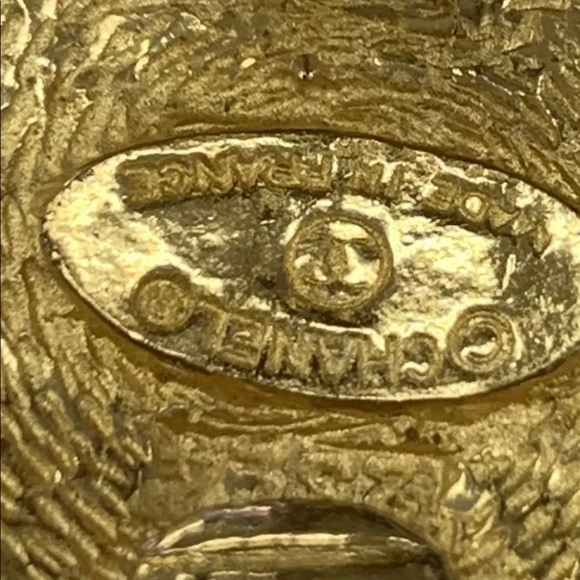 Authentic Chanel Matelasse gold plated earring - Picture 4 of 6